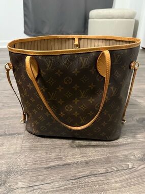 Louis Vuitton Never full bag
